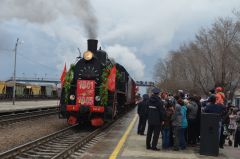 ЖИТЕЛИ ПОСЕЛКА ВЕРХНИЙ БАСКУНЧАК ВСТРЕТИЛИ  РЕТРО-ПОЕЗД «ВОИНСКИЙ ЭШЕЛОН»