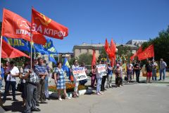 В АСТРАХАНИ ПРОШЁЛ МИТИНГ ПРОТИВ ПЕНСИОННОЙ «РЕФОРМЫ»